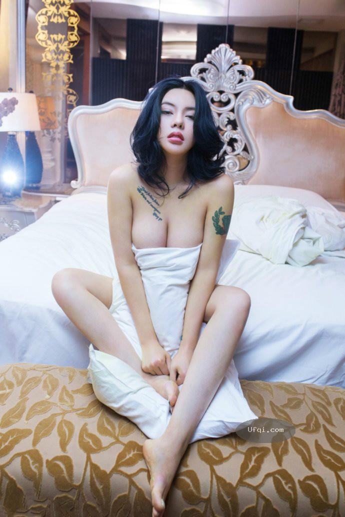 川音校花美女冯雨芝性感照大曝光:尺度太大