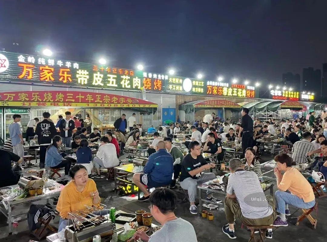 山东淄博烧烤爆火后房东狂涨租金,市政府出手增加铺面供给