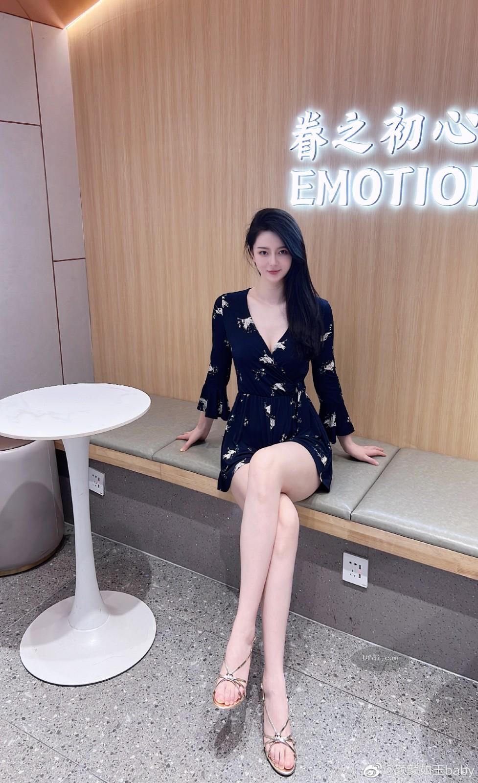 性感美女魔鬼身材天使脸庞: 美颜如玉 温润宜人